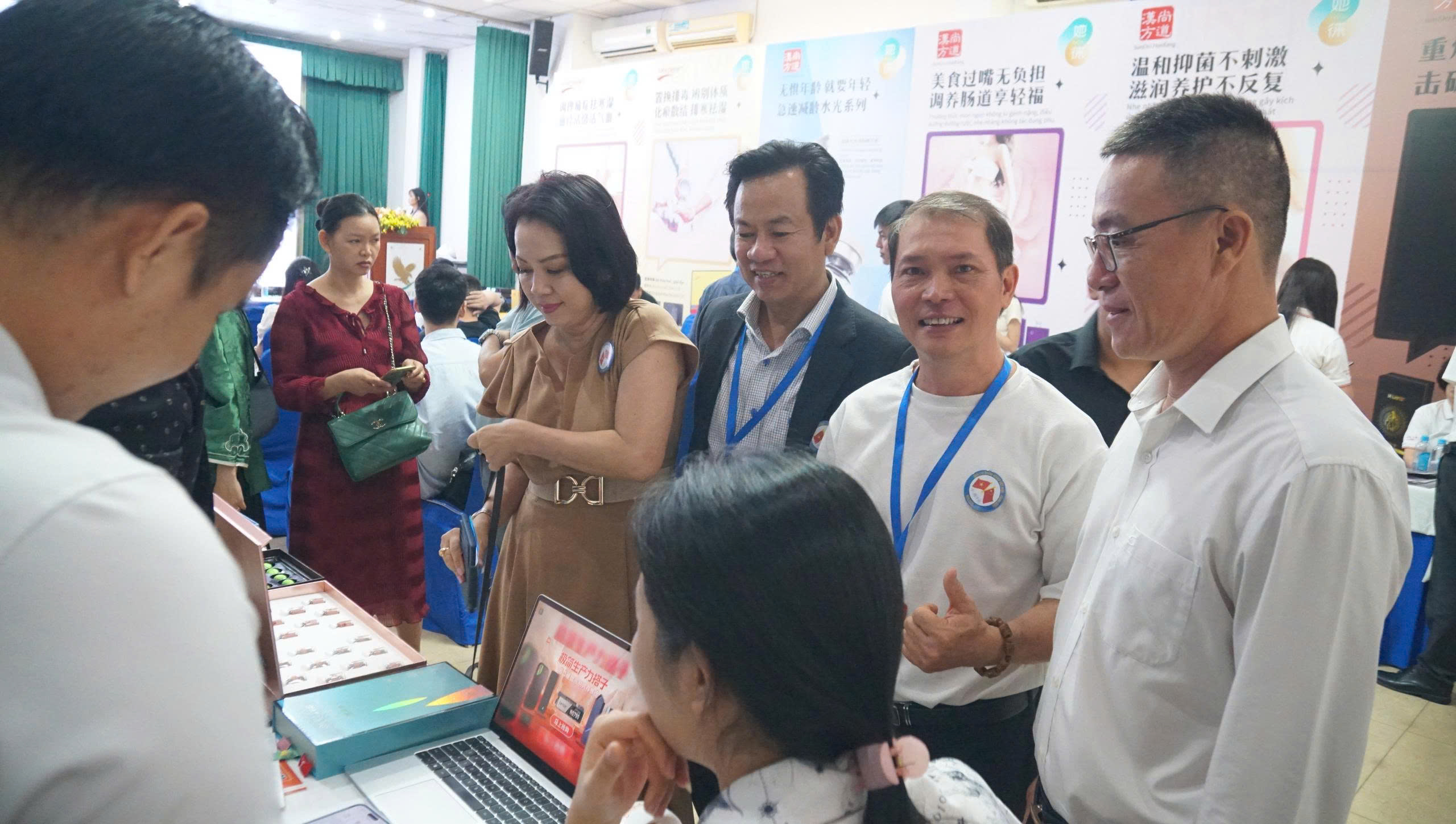 Bác Sĩ Đỗ Xuân Trường Và Các đồng Nghiệp Giao Lưu Với Các đối Tác Trung Quốc Trong Khuôn Khổ Sự Kiện