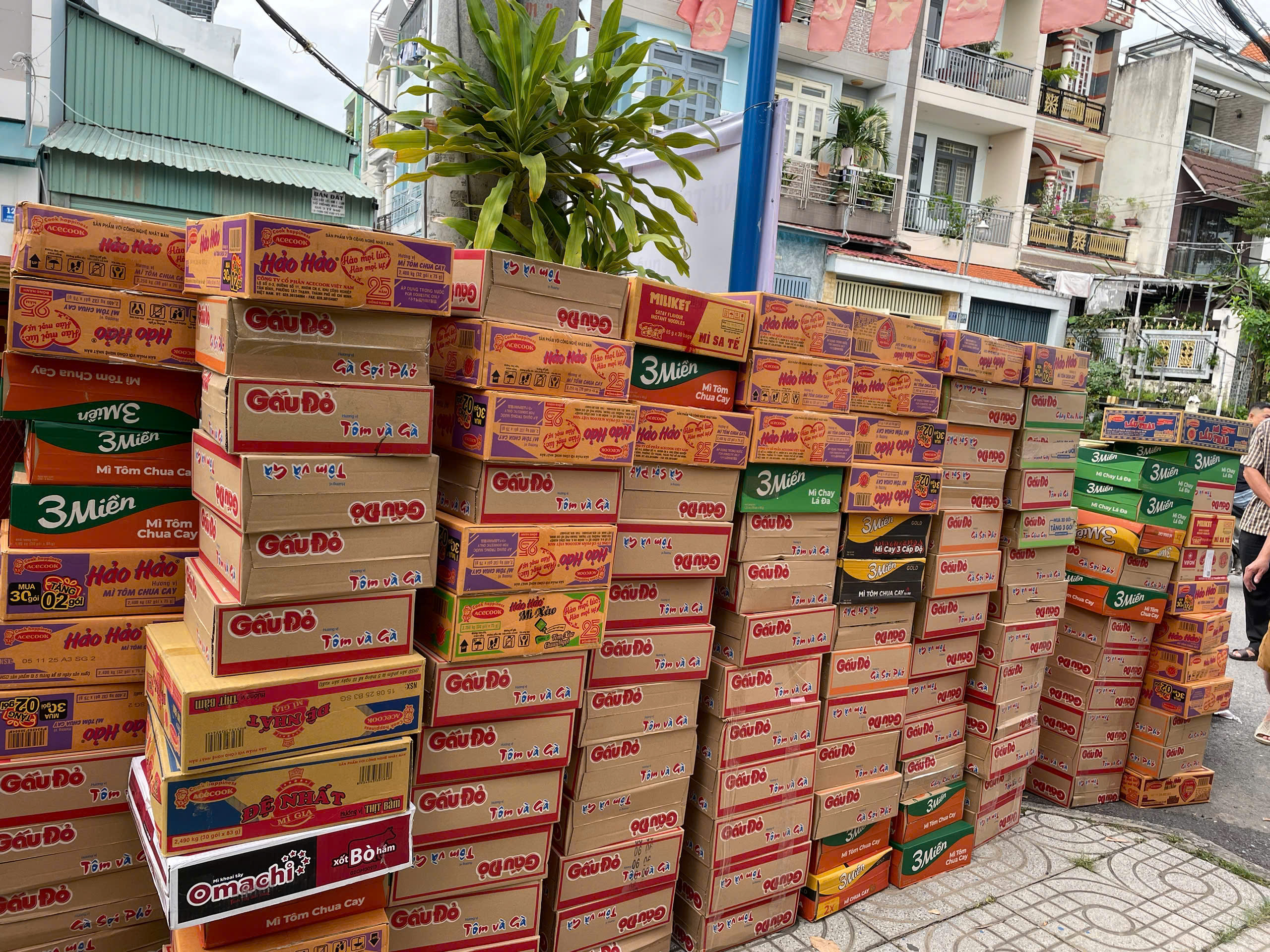 Hội chữ thập đỏ KP13, phường hiệp bình (TPHCM) hướng về Miền Trung.