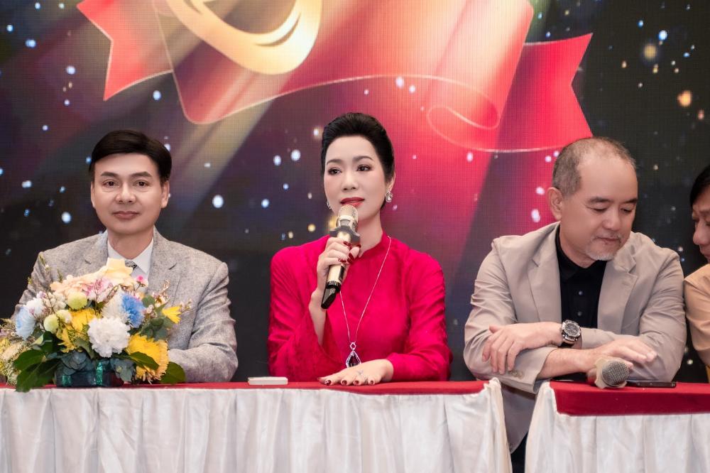 Trả Lời Báo Chí